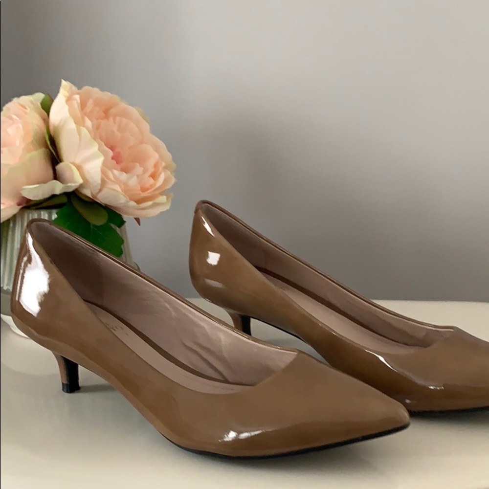 Vinca camuto kitten heels sz 51/2 patent leather